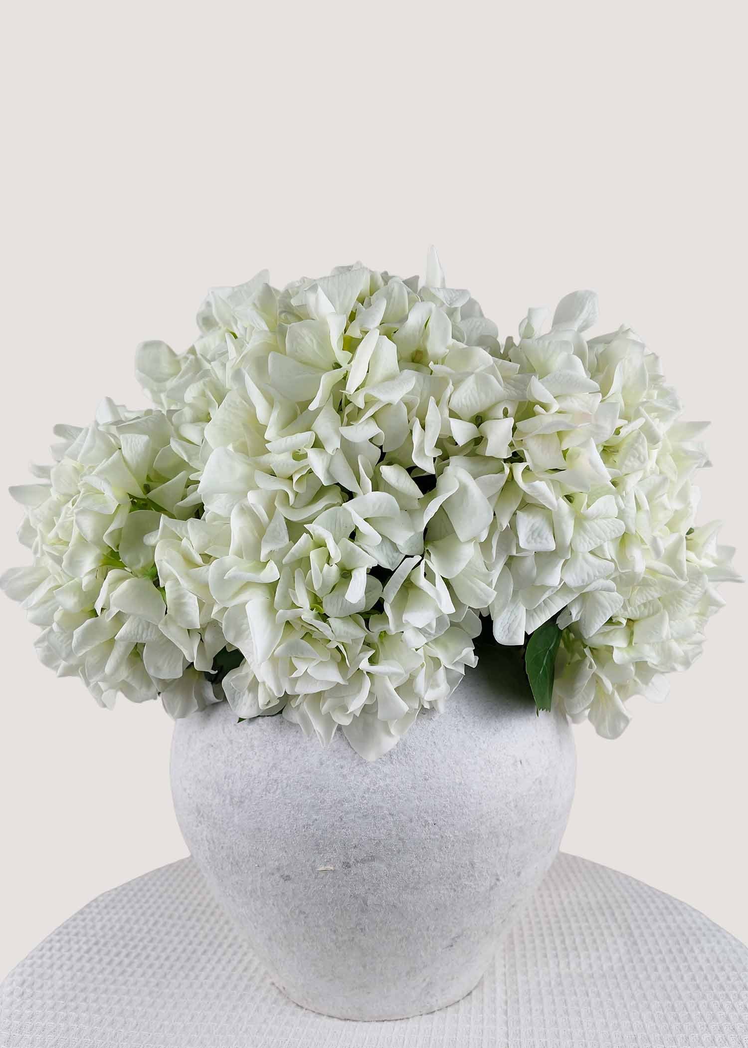 Artificial white hydrangea bouquet with 6 stems, faux flowers for wedding and home decor